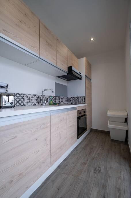 Le Trianon - Parking Prive Apartment Reims Luaran gambar