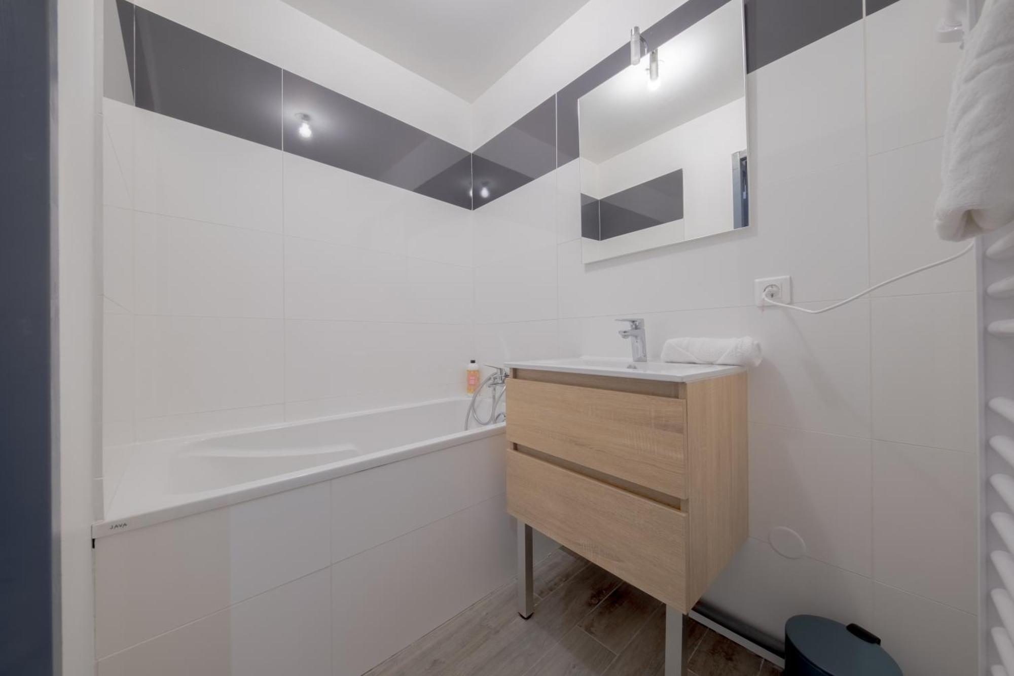 Le Trianon - Parking Prive Apartment Reims Luaran gambar